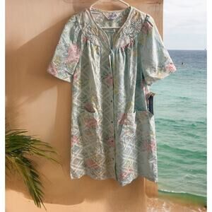 NWT‎ Leisure Life Size LARGE Floral Patio Robe MuMu Embroidered Snaps Pockets
